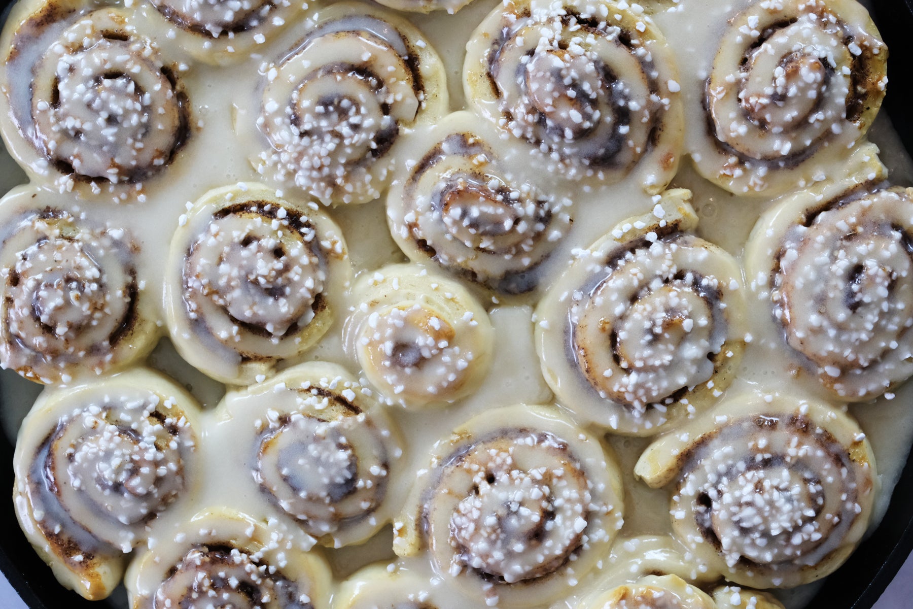 Simple and Delicious Cinnamon Roll Icing Glaze Recipe