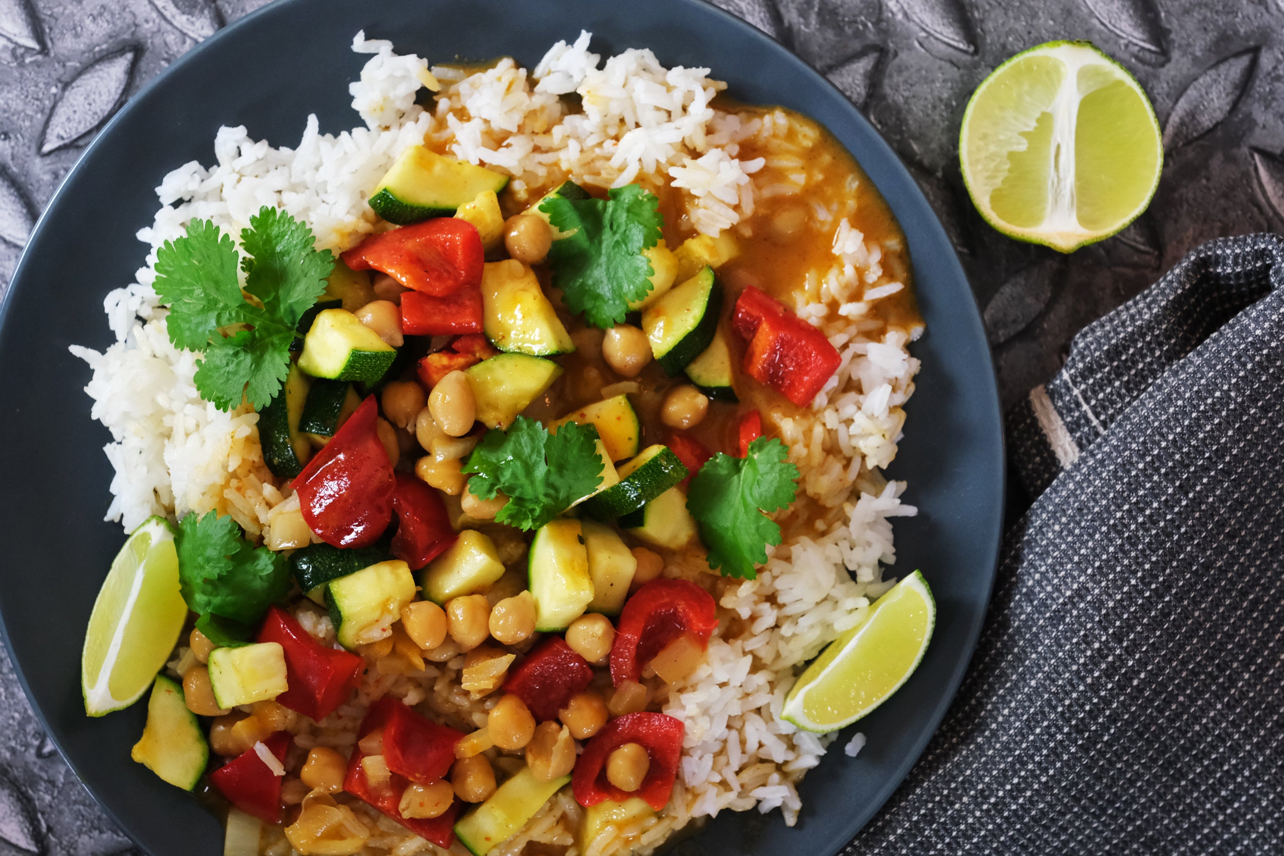Spicy Chickpea Stew with Pepper and Zucchini