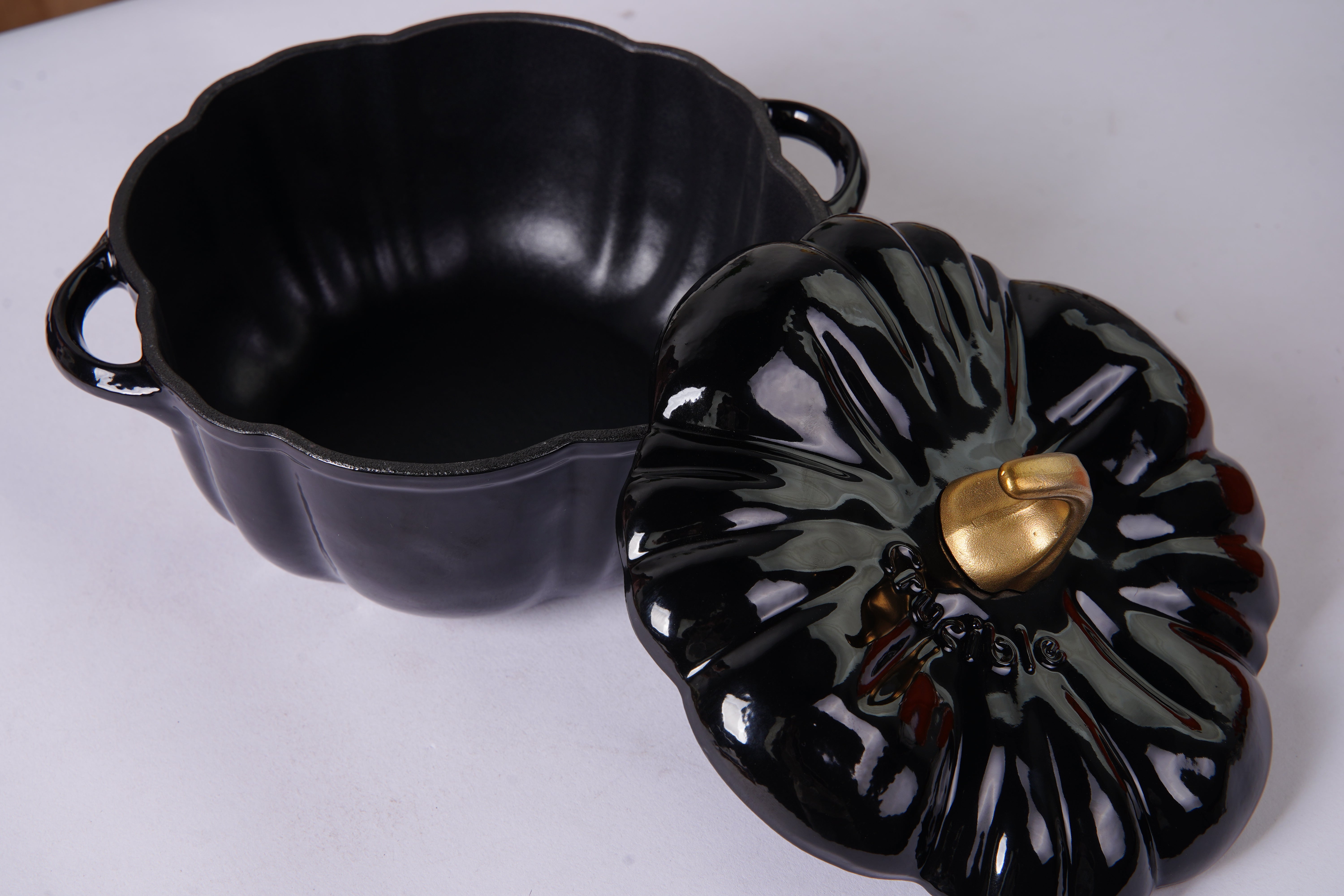 Enameled Cast Iron Pumpkin Pot, Dutch Oven, Cocotte, Black, 2.32 qt (2.2 L)