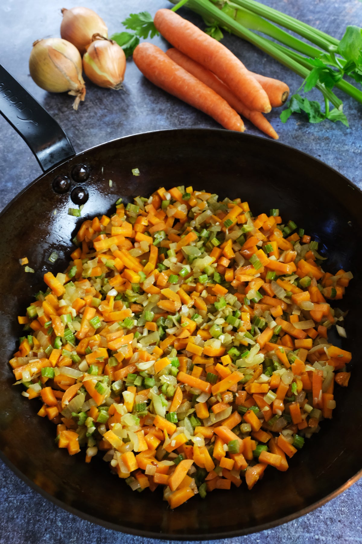 12" (30 cm) Carbon Steel Frying Pan, 1 Silicone Grip, 1 Scraper
