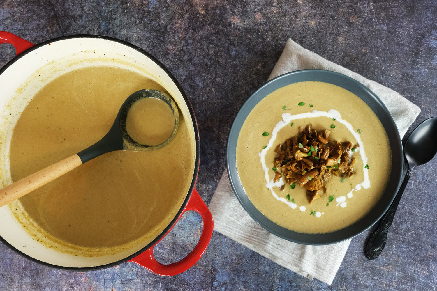 Enameled Cast Iron Dutch Oven Pot, Cocotte, Casserole Dish - Round Red 10.23" (26 cm)
