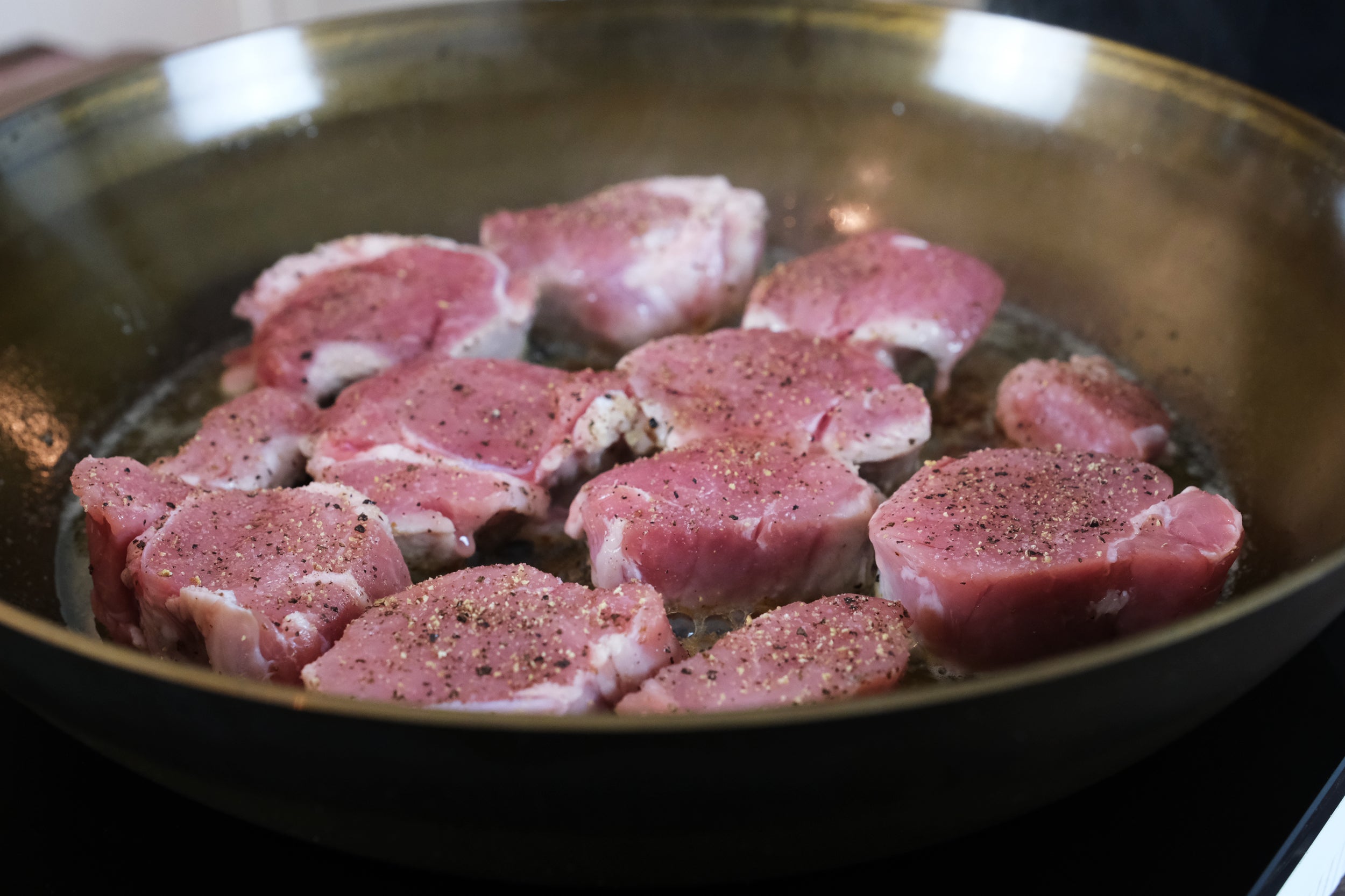 12" (30 cm) Carbon Steel Frying Pan, 1 Silicone Grip, 1 Scraper