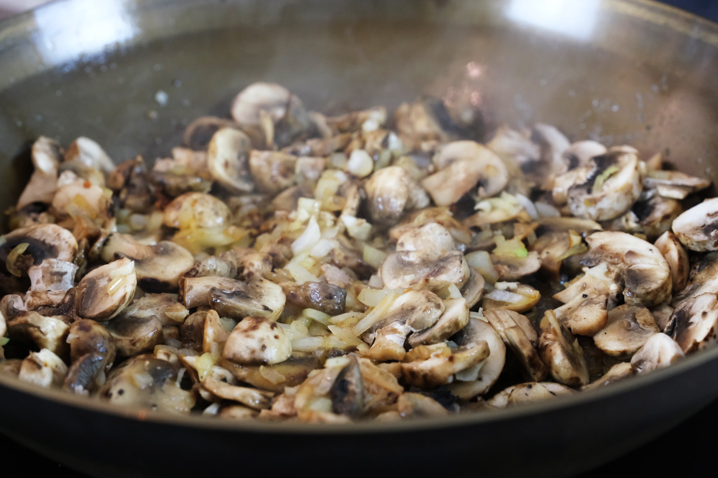 12" (30 cm) Carbon Steel Frying Pan, 1 Silicone Grip, 1 Scraper