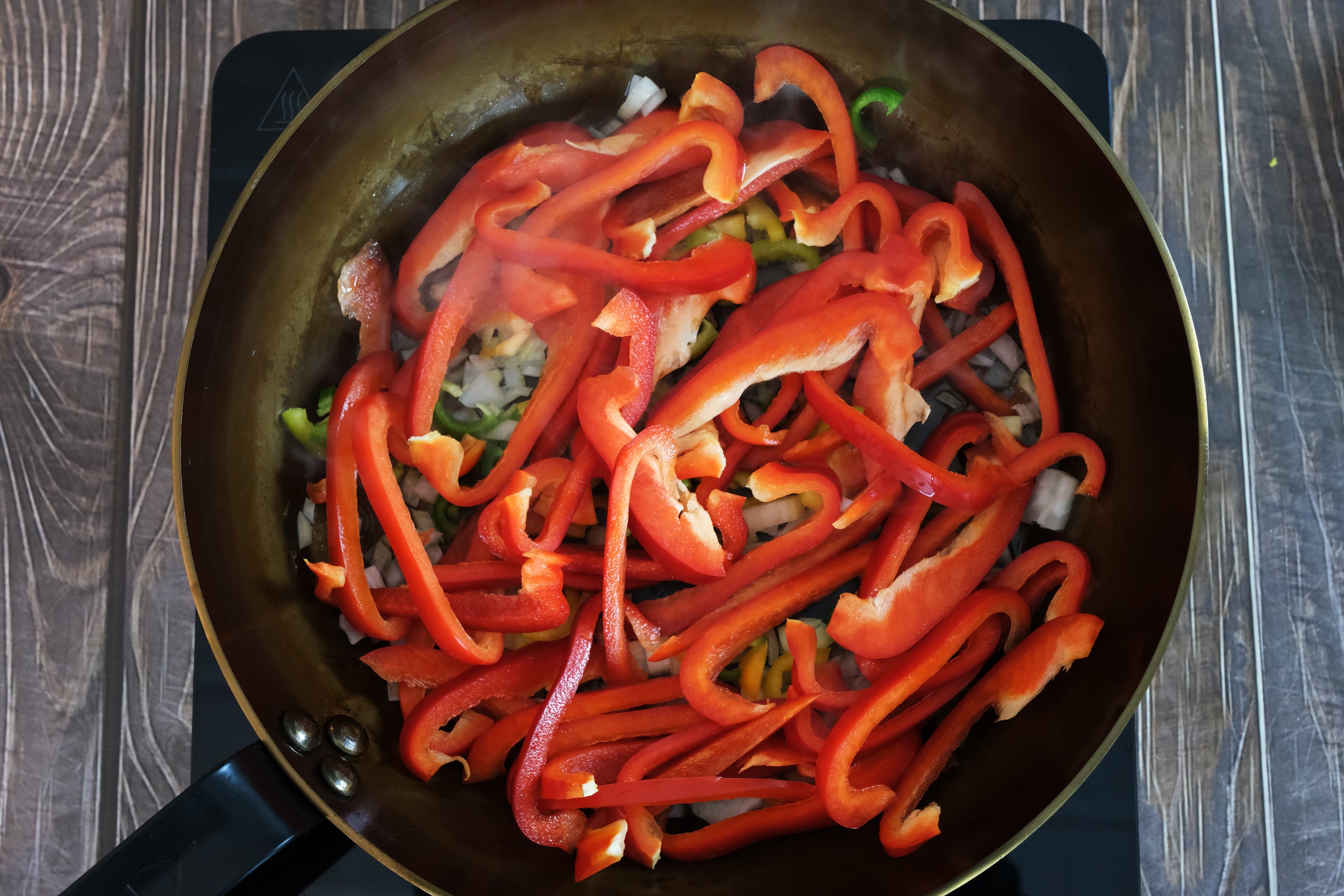 12" (30 cm) Carbon Steel Frying Pan, 1 Silicone Grip, 1 Scraper