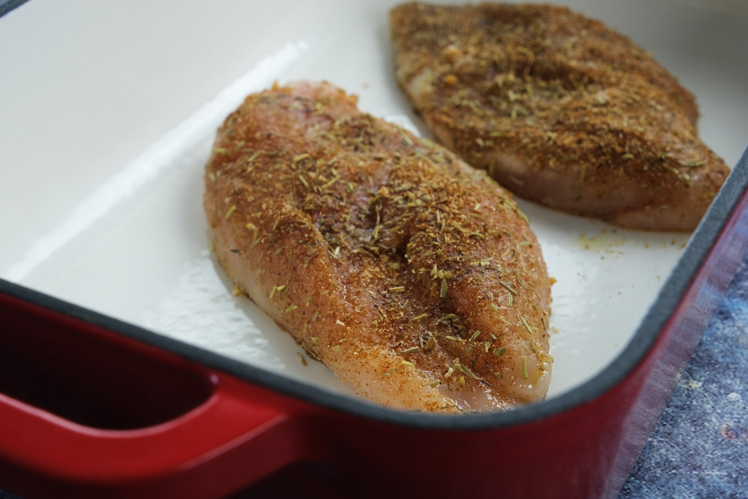 Enameled cast iron coasting pan baking dish from Direct-mart with chicken fillets