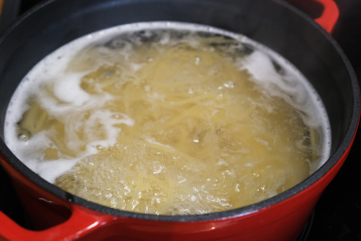 Enameled Cast Iron Dutch Oven Pot, Cocotte (7.87" / 20 cm diameter) Casserole Dish - Round Red