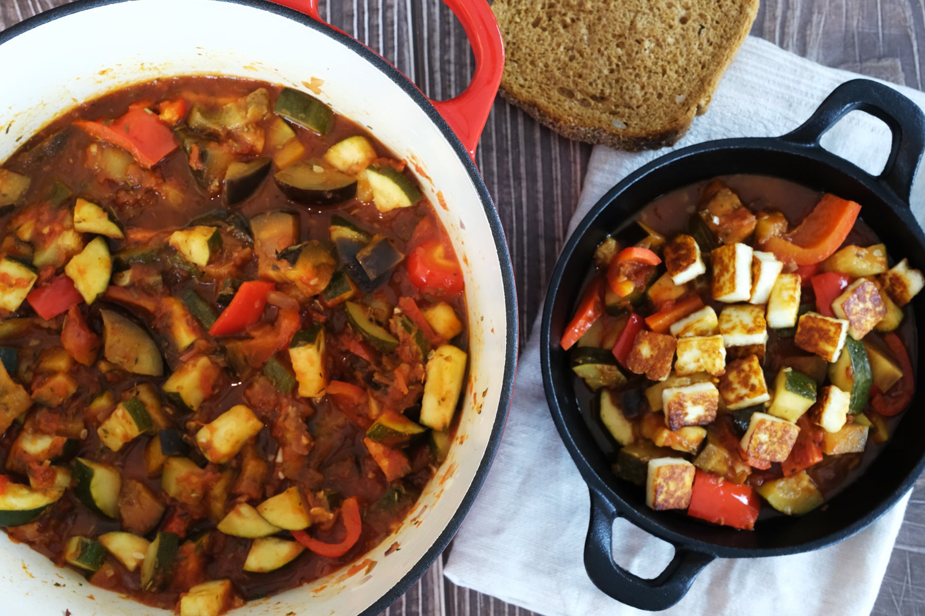 Enameled Cast Iron Dutch Oven Pot, Cocotte, Casserole Dish - Round Red 10.23" (26 cm)