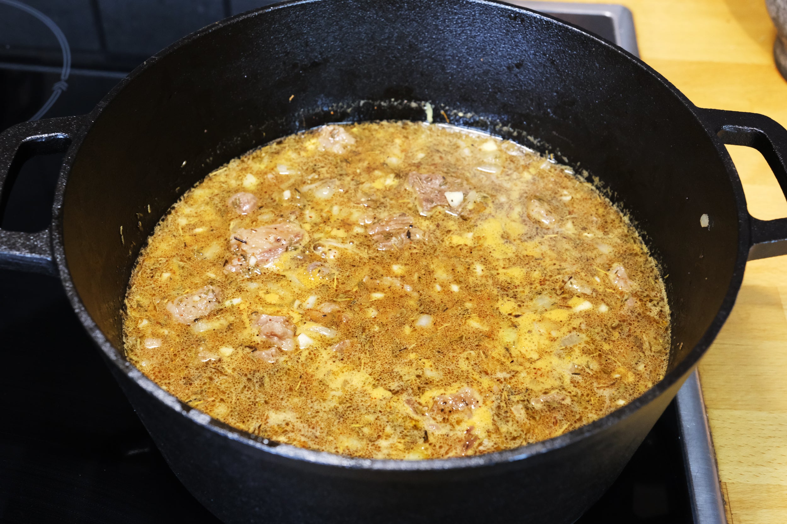 Cast Iron Dutch Oven with Skillet Lid - 10.23” (26 cm) Diameter, 4.8 L