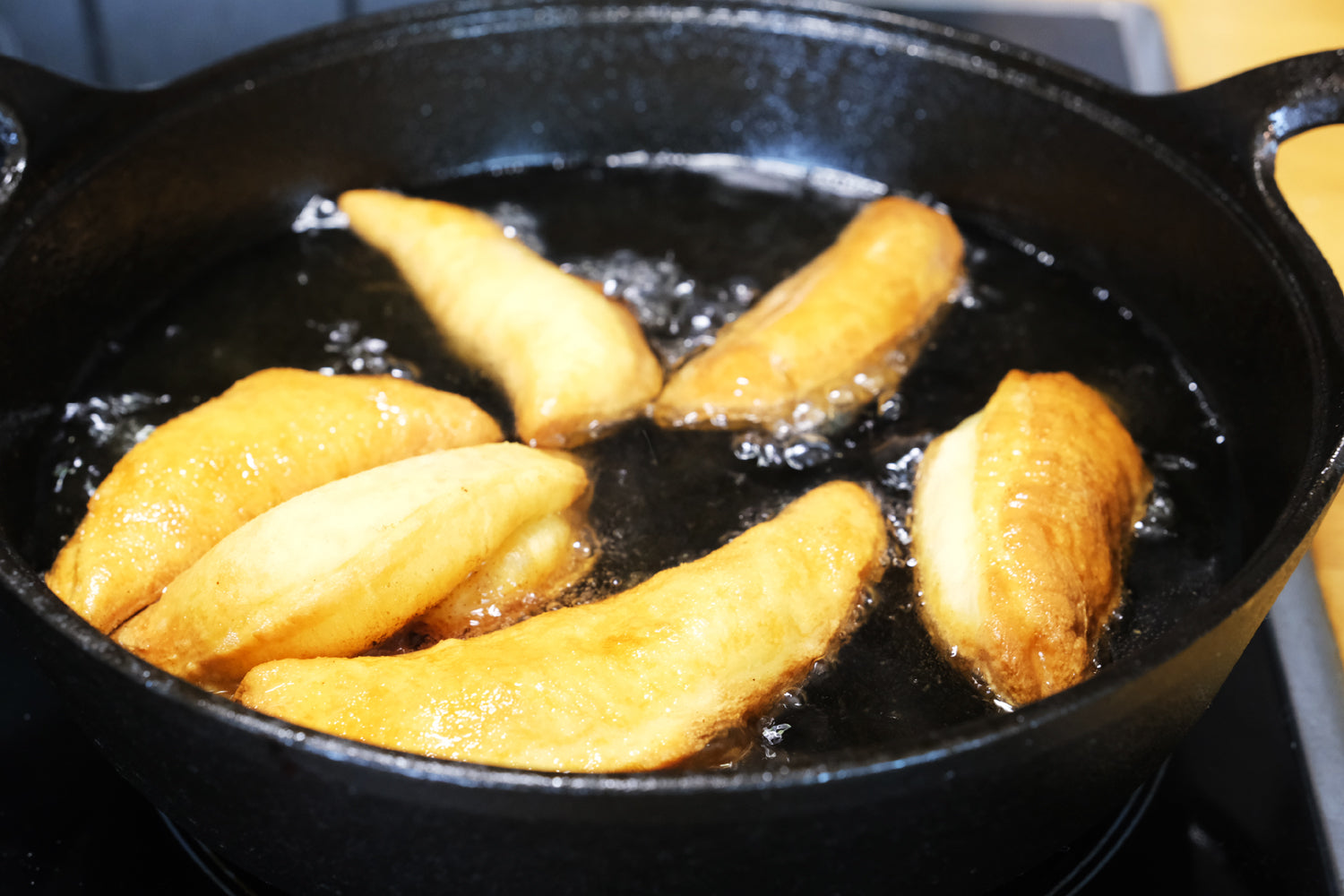 Cast Iron Balti Casserole with a Glass Lid, 3 Quart (2,83 litre) Cast Iron Pot