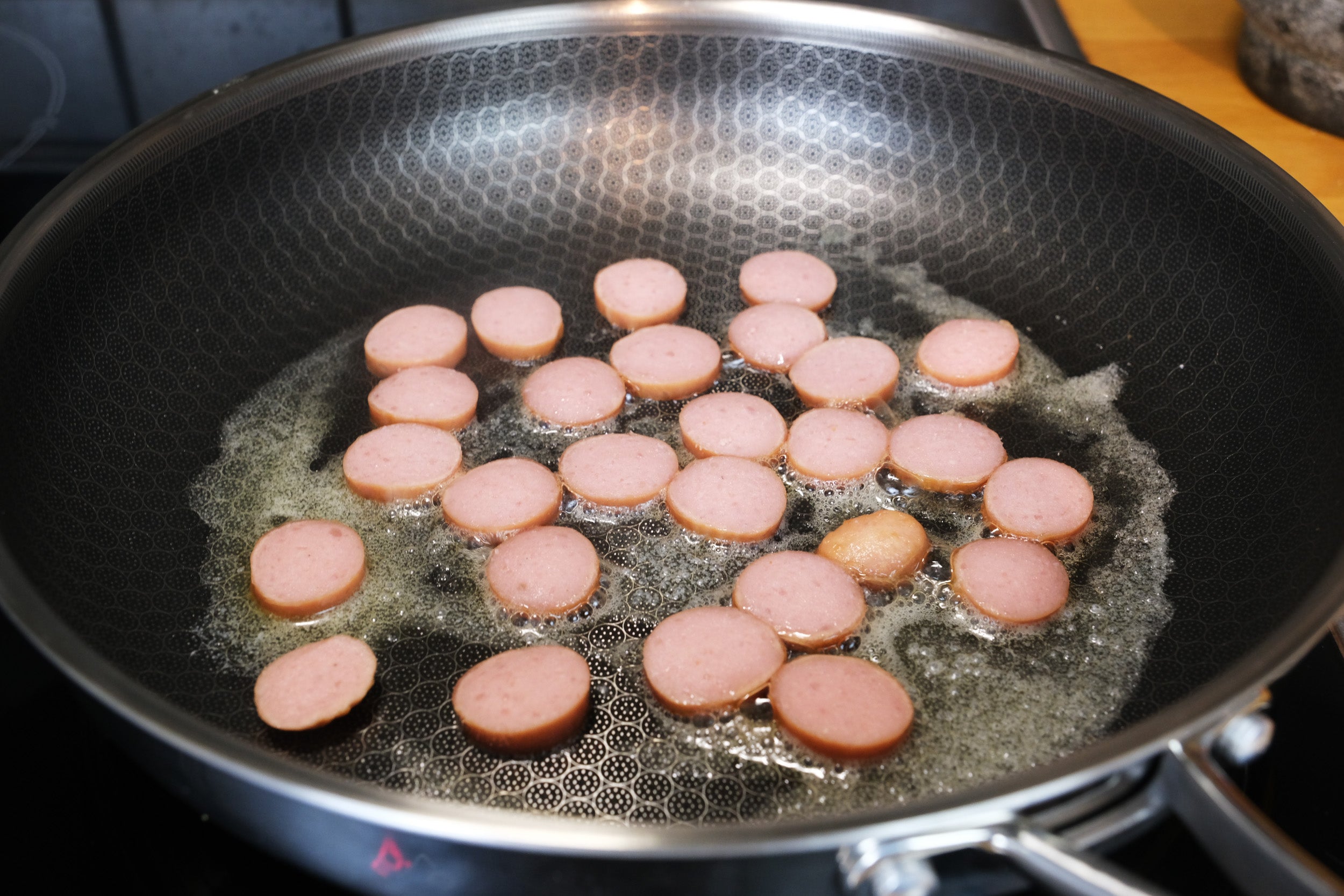 Hybrid Nonstick Frying Pan – 28 cm (11”) Tri-Ply Stainless Steel with Circle Pattern Cooking Surface + Tempered Glass Lid