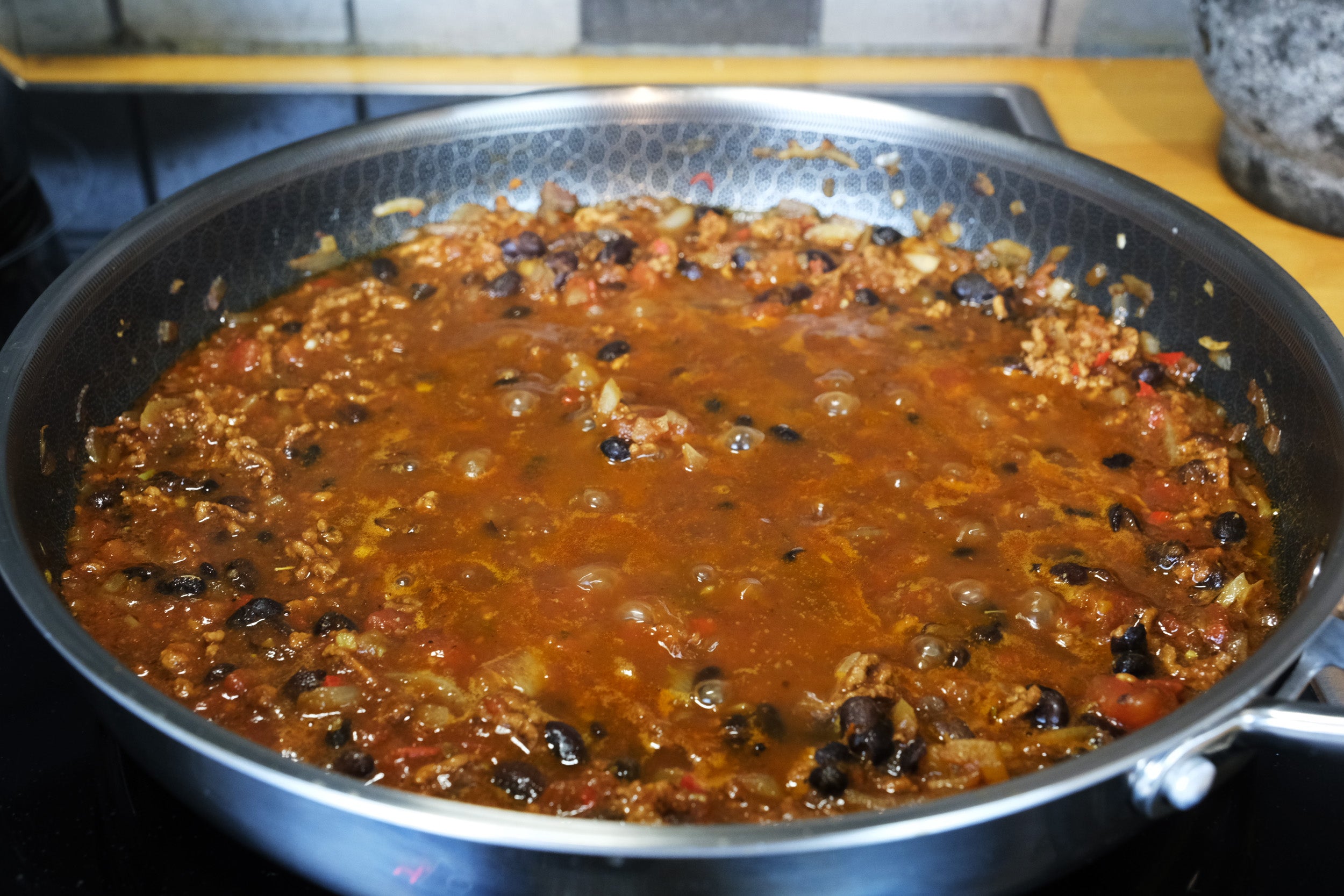 Hybrid Nonstick Frying Pan – 28 cm (11”) Tri-Ply Stainless Steel with Circle Pattern Cooking Surface + Tempered Glass Lid