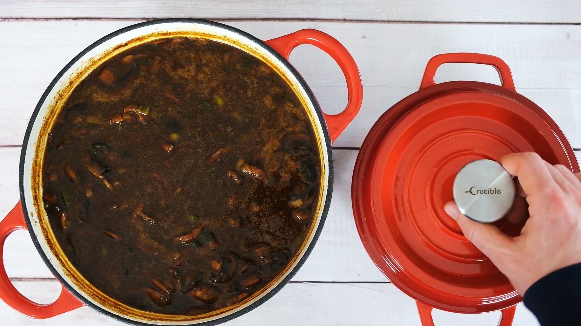 Enameled Cast Iron Dutch Oven Pot, Cocotte, Casserole Dish - Round Red 10.23" (26 cm)