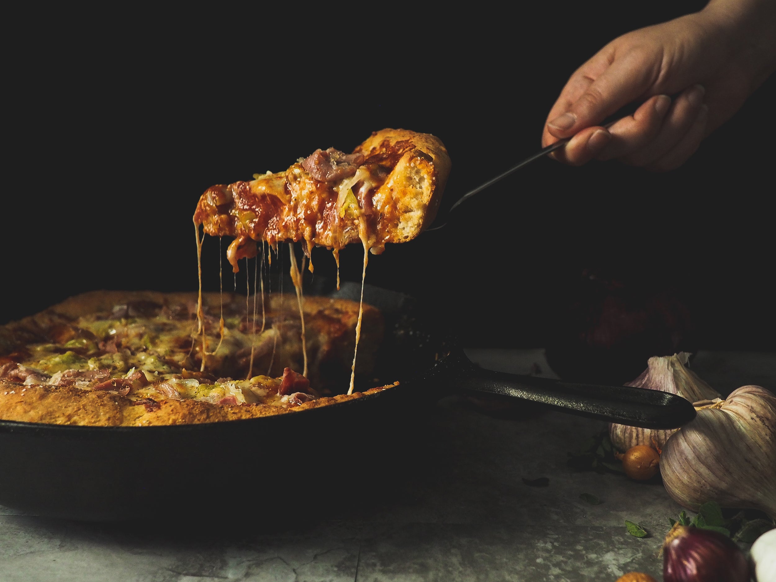 15-Inch (38 cm) Cast Iron Skillet Set, Silicone Handle Holders, Glass Lid, Cast Iron Cleaner, Scraper