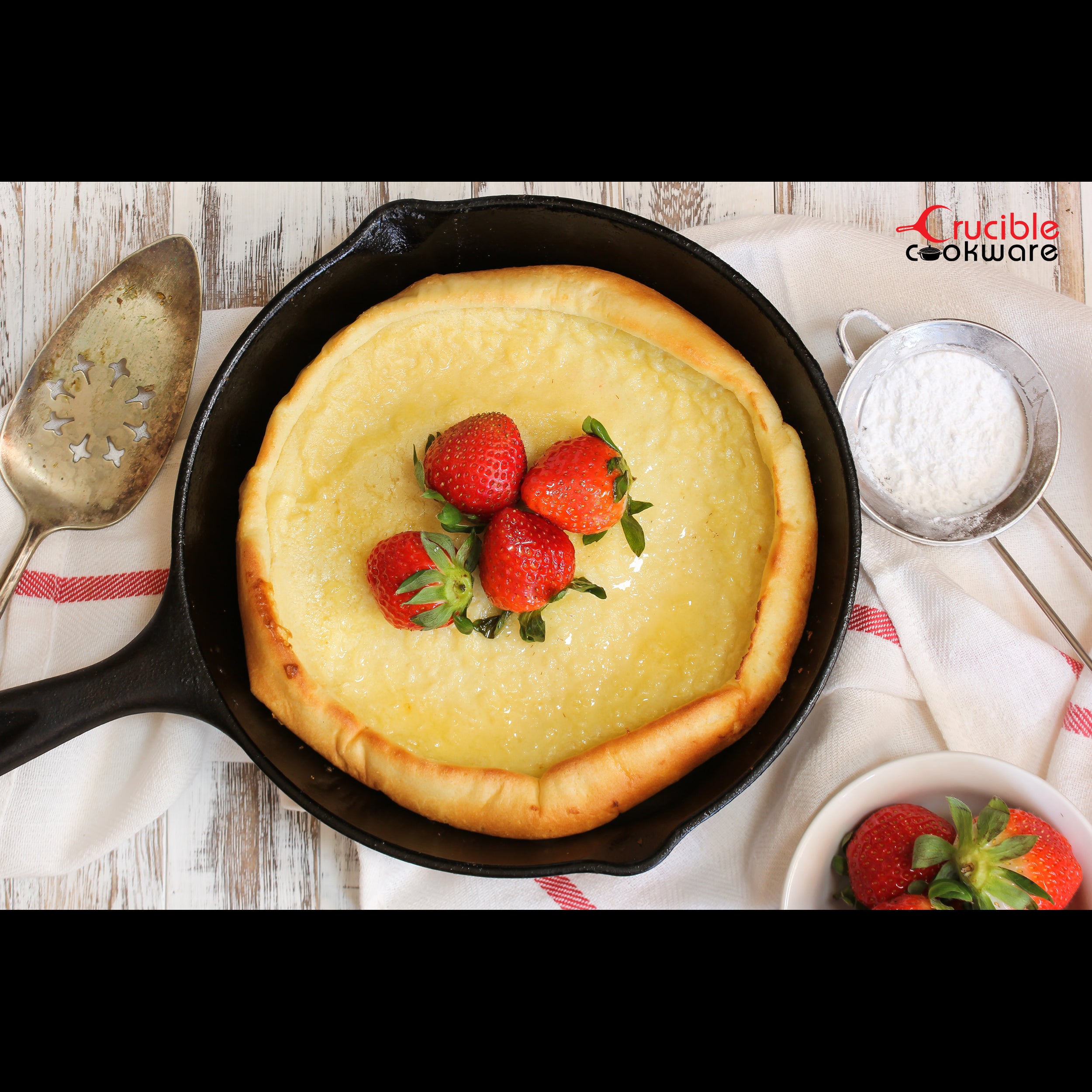 Cast Iron Skillets, Frying Pan Set Of 4 in different sizes, 2 Silicone Potholders