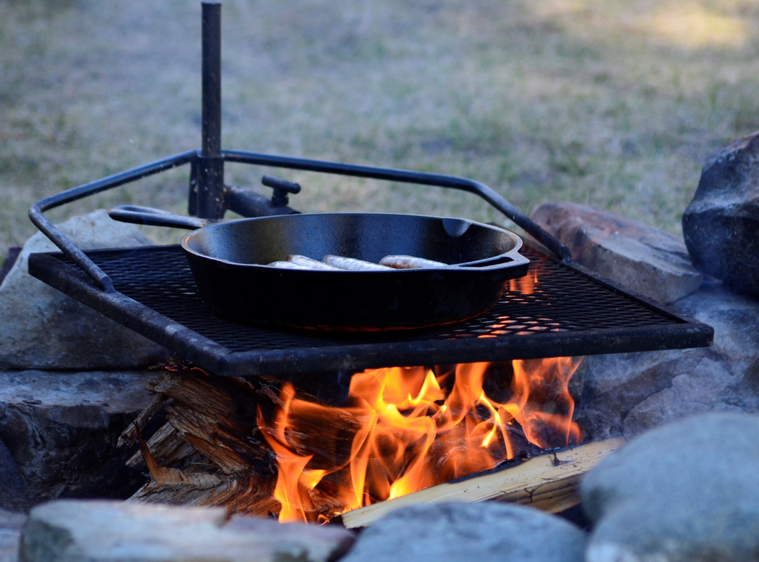 15-Inch (38 cm) Cast Iron Skillet Set, Silicone Handle Holders, Glass Lid, Cast Iron Cleaner, Scraper