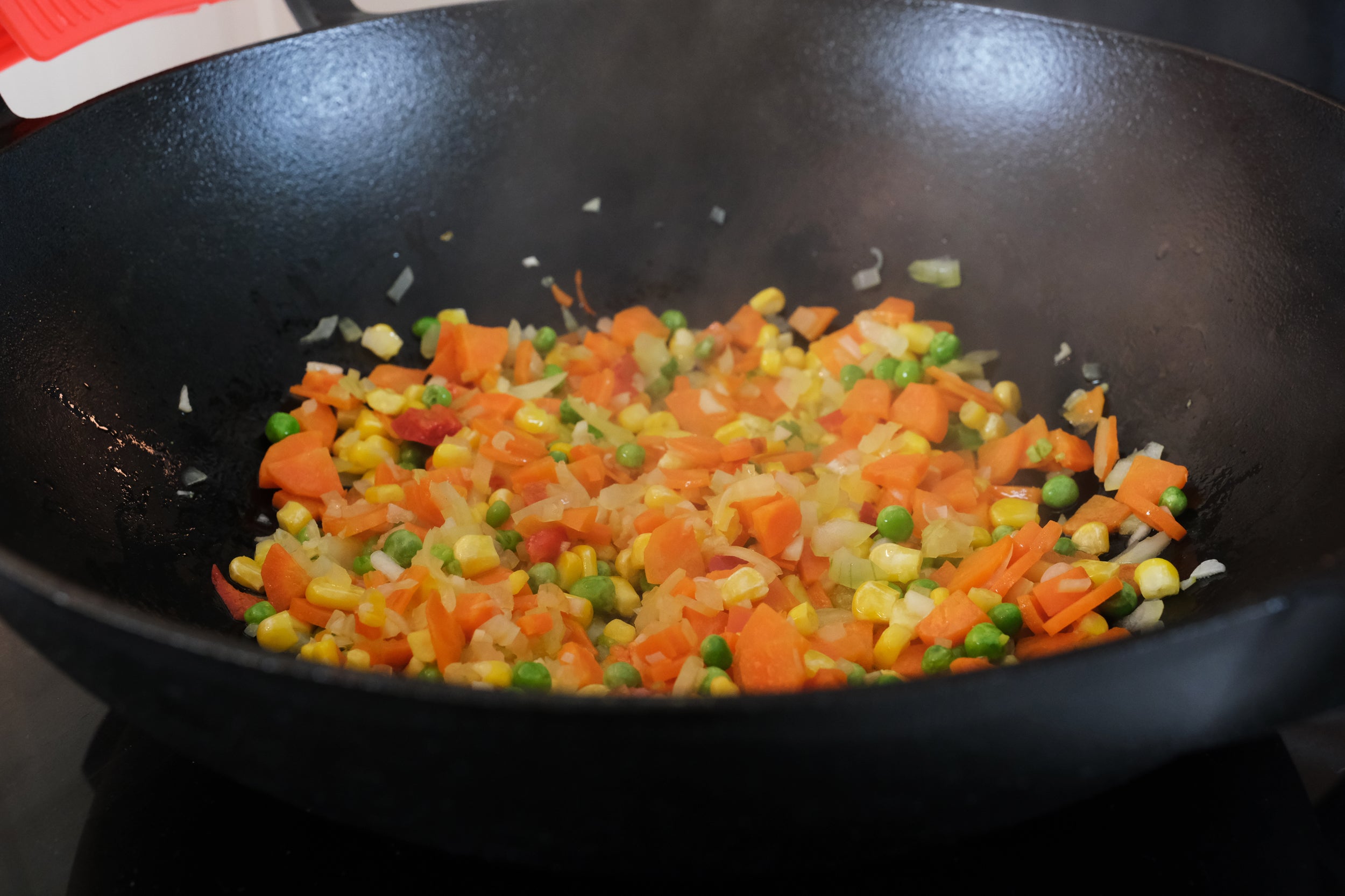 Cast Iron Wok Set 14-Inch (36 cm), Glass Lid, 2 Silicone Handle Holders, 1 Scraper