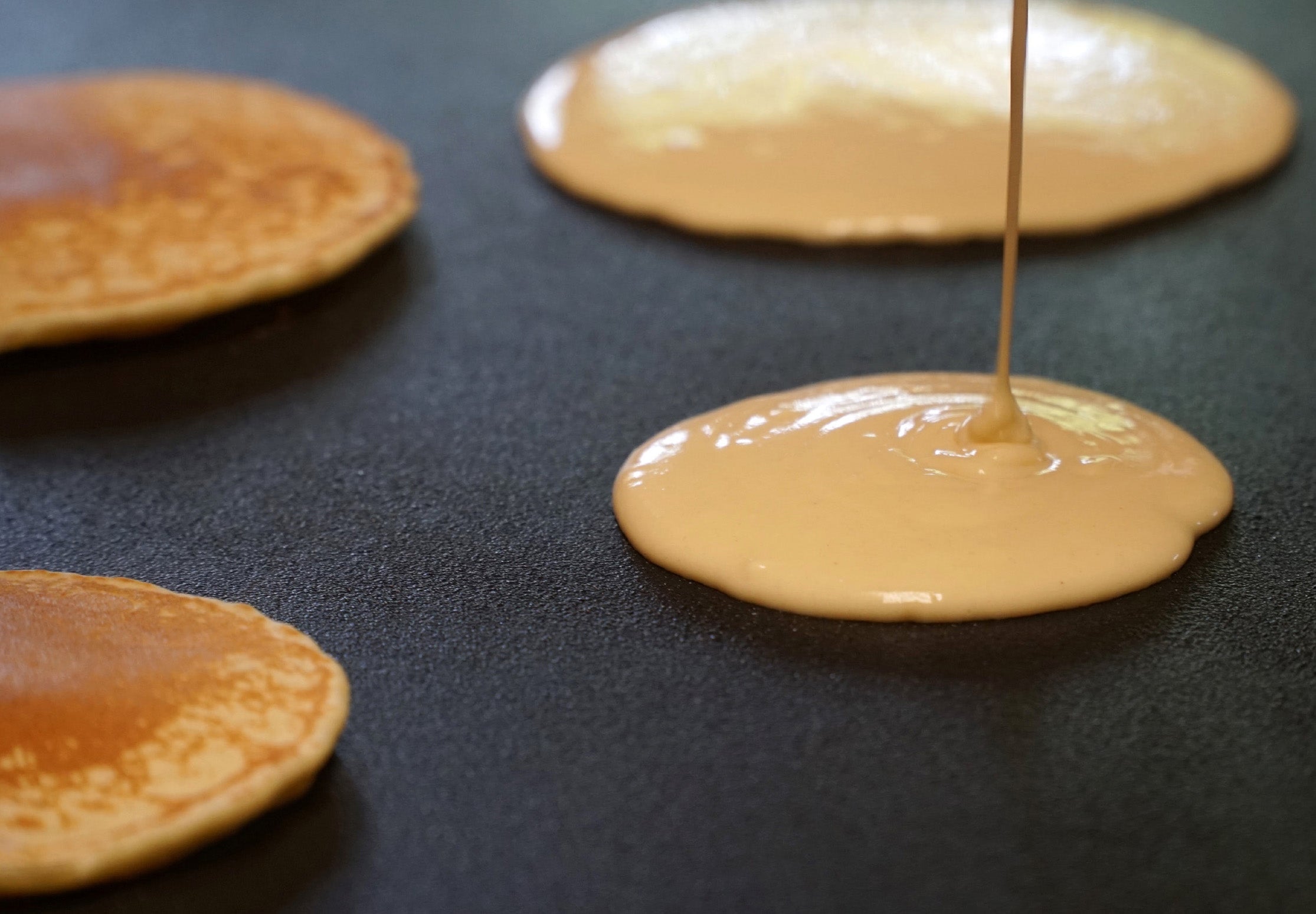 Cast Iron Griddle (10.63" by 10.63"/27 cm x 27 cm), Reversible, Grill and Griddle Combo Pan